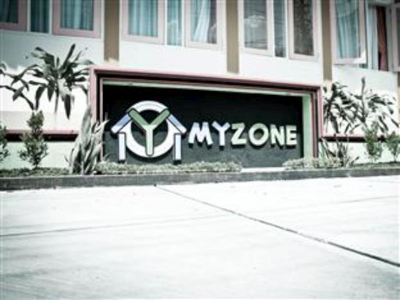 Myzone Homtel Hotel Semarang Exterior photo
