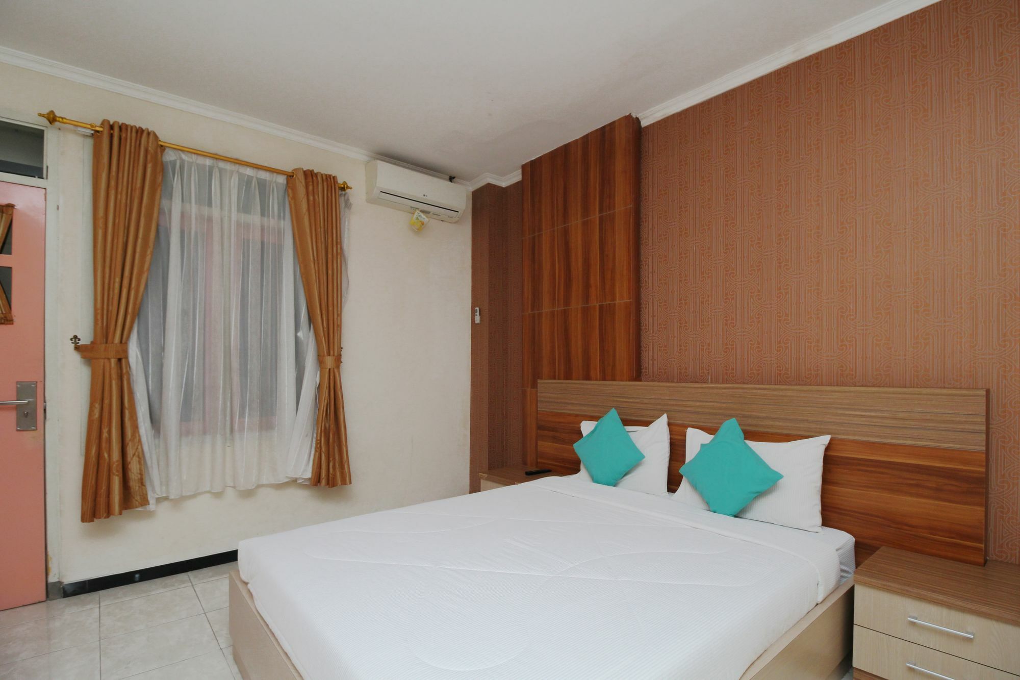 Myzone Homtel Hotel Semarang Exterior photo
