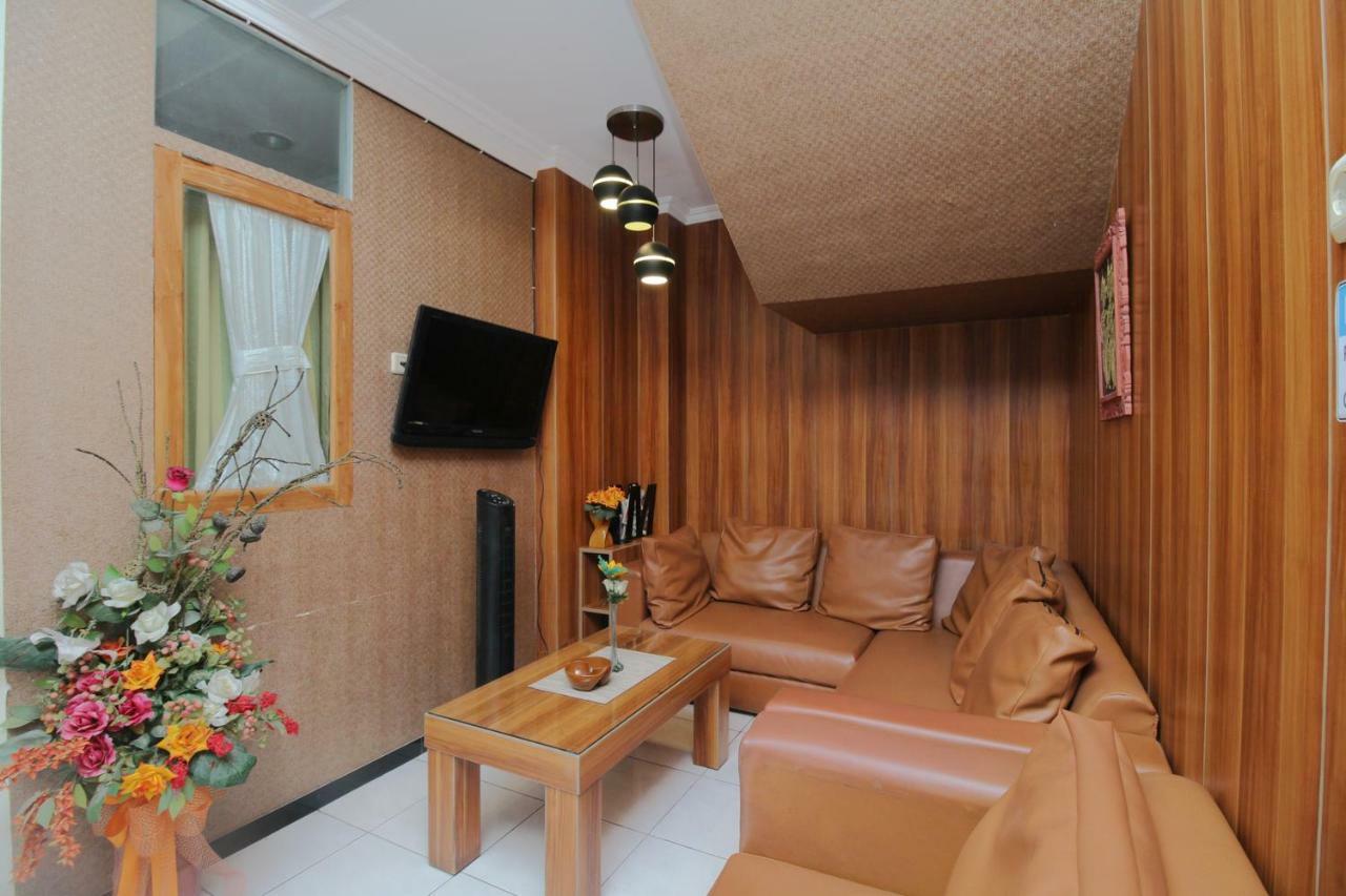 Myzone Homtel Hotel Semarang Exterior photo