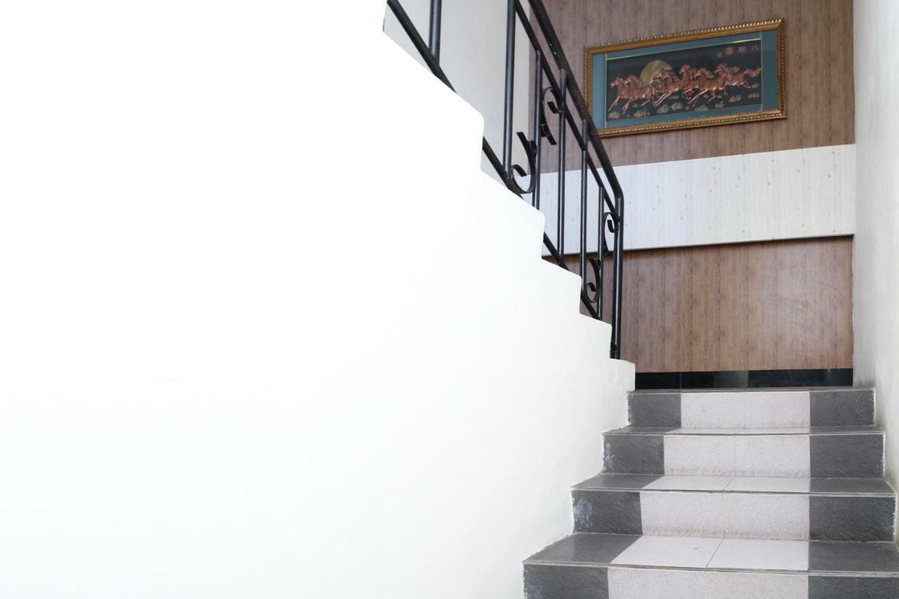 Myzone Homtel Hotel Semarang Exterior photo
